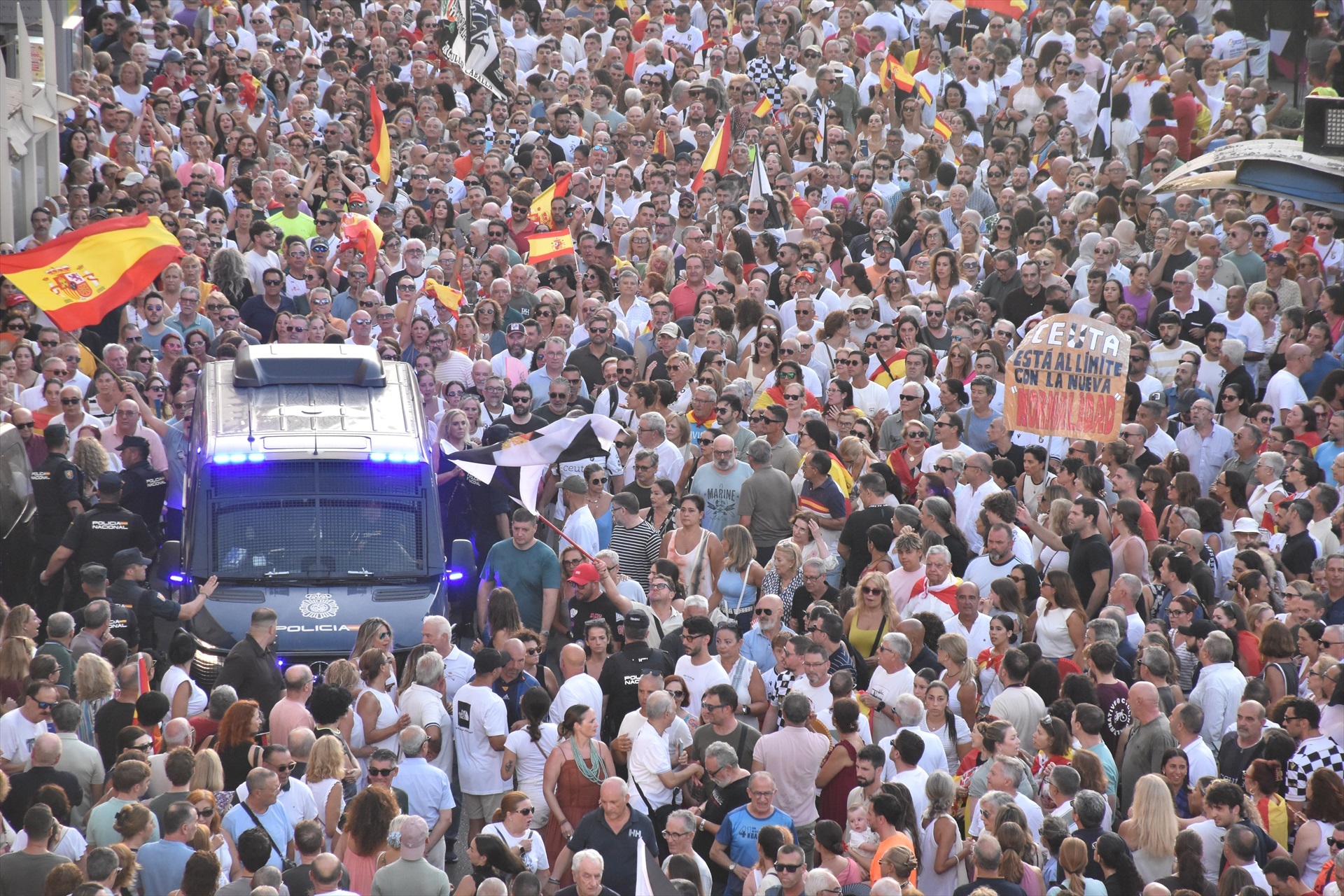 Convocan una manifestación de apoyo a Ceuta y contra el Gobierno en Sevilla ante la invasión perpetrada por inmigrantes ilegales