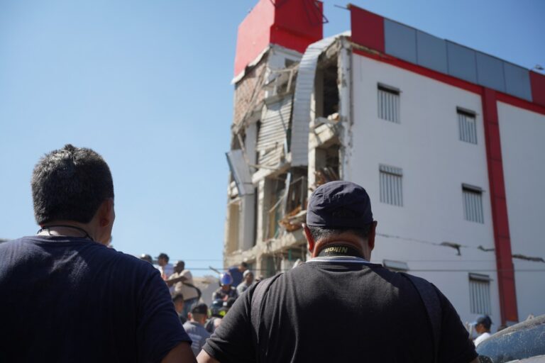 De la Espriella declara situación de «desastre nacional» tras el terremoto en Colombia