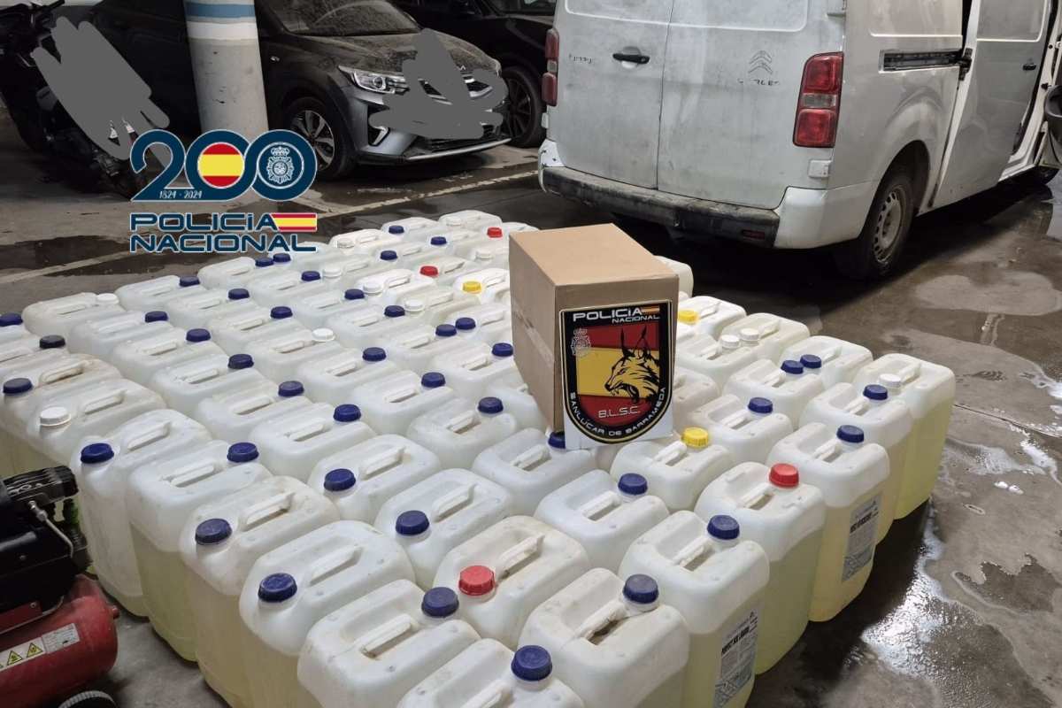 La Policía incauta en Sanlúcar (Cádiz) 2.250 litros de combustible para el suministro de narcolanchas