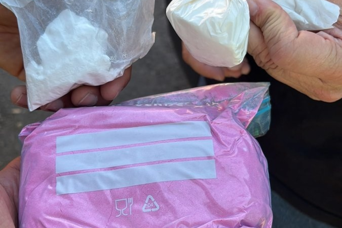 Un rumano de 50 años arroja medio kilo de «tusi» por la ventanilla mientras huía a gran velocidad de la Policía en Madrid