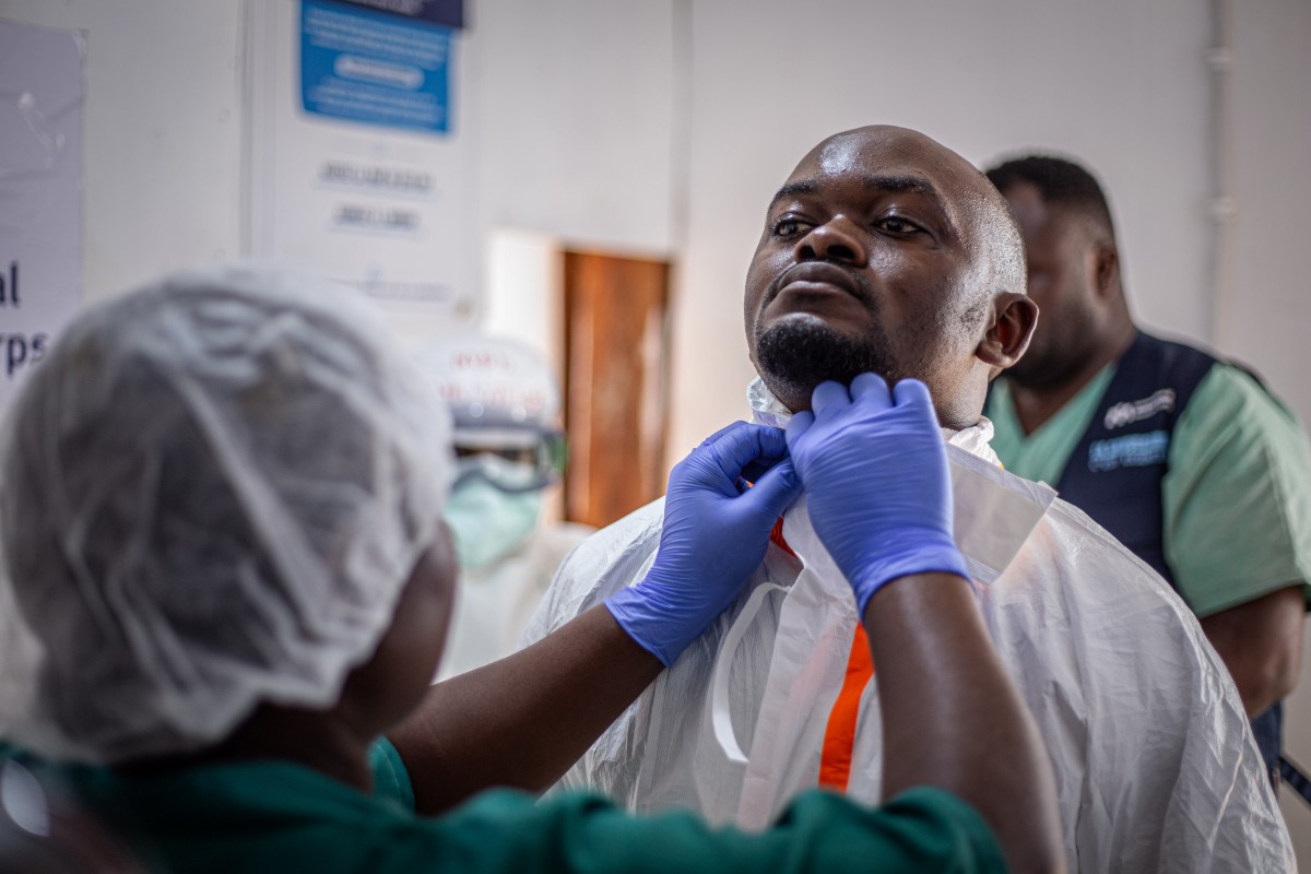 El brote de Ébola en Congo ya se ha cobrado más de 2.400 vidas, mientras la cifra de infectados supera las 5.200 personas