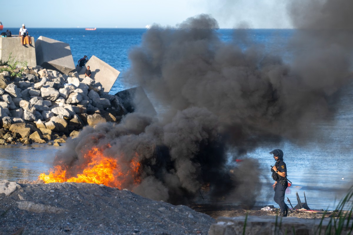 Grupos antifa asociados a la ONG financiada por Soros aleccionan a los invasores de Ceuta para la fabricación de explosivos caseros