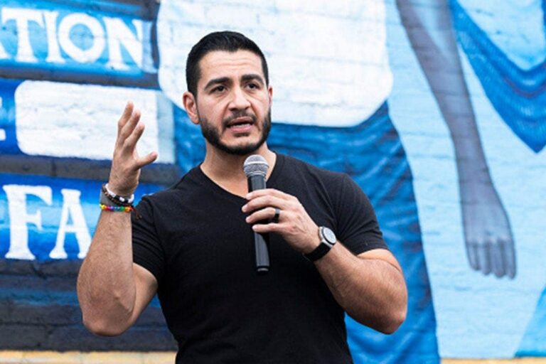 El candidato musulmán del Partido Demócrata al Senado por Michigan plantea que la industria de la Inteligencia Artificial debe estar controlada por el Estado