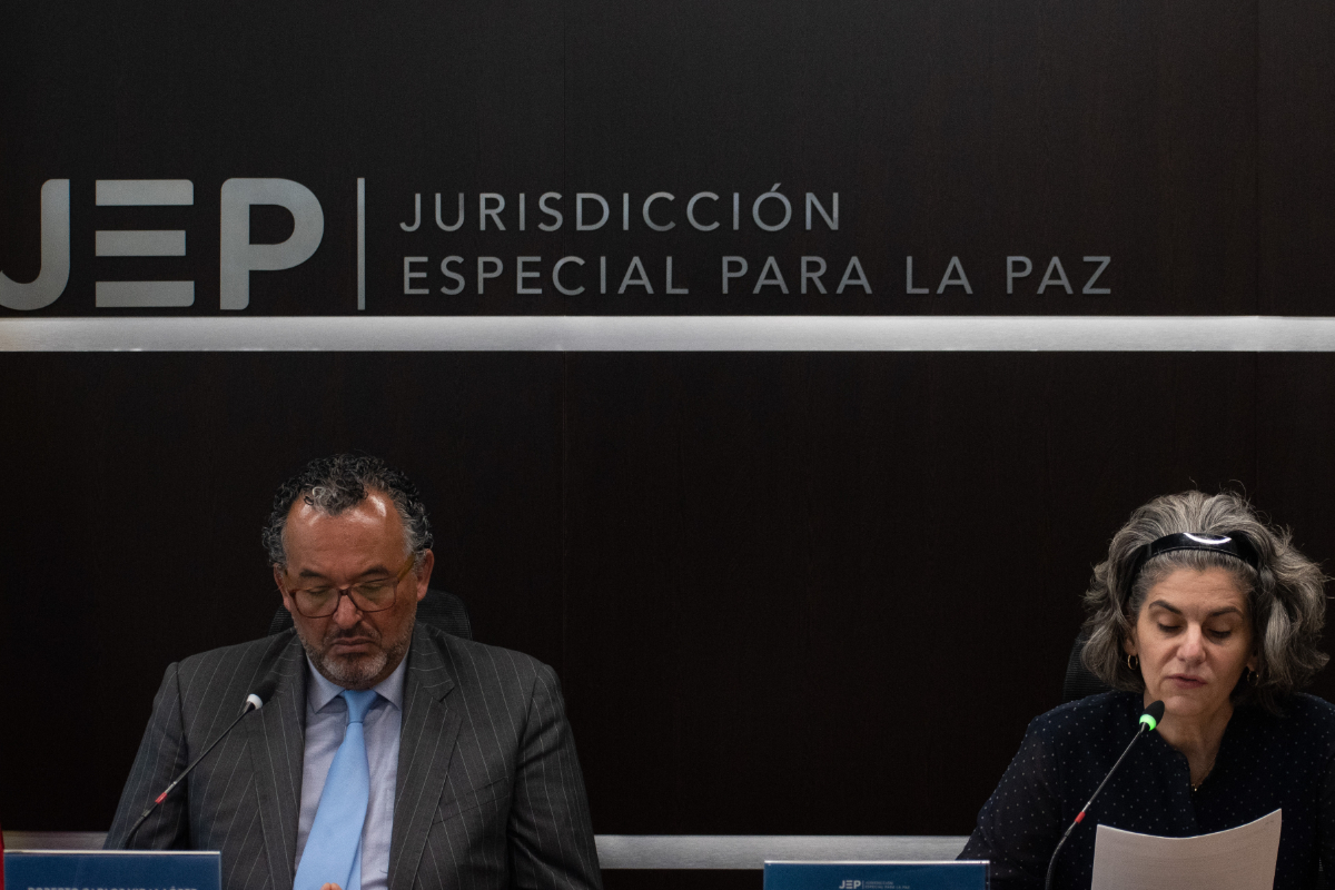 La JEP imputa a 27 terroristas de las FARC por crímenes de guerra y lesa humanidad en Colombia