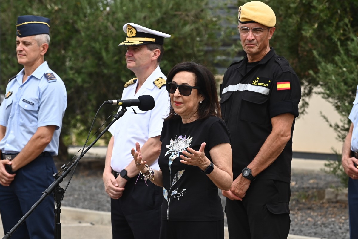 Robles deja sin baja médica a los militares contagiados de sarna en Ceuta