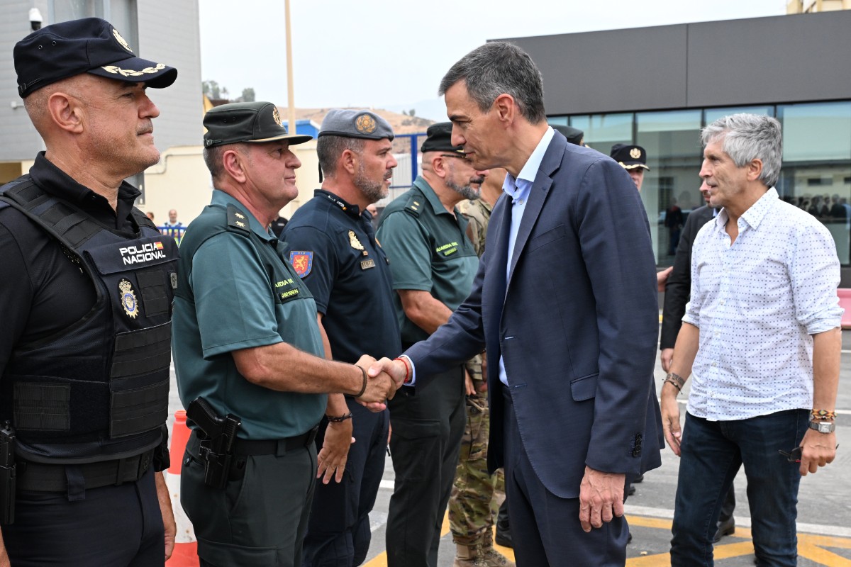 Marlaska sigue tapando la violencia marroquí en Ceuta: en total, más de 70 denuncias entre ataques a policías y militares, y agresiones sexuales