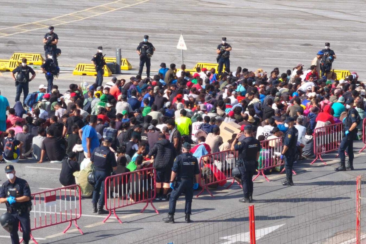 Ceuta, desbordada: hasta 200 llamadas diarias al 091 retratan la presión sobre una Policía que no da abasto tras la invasión de inmigrantes