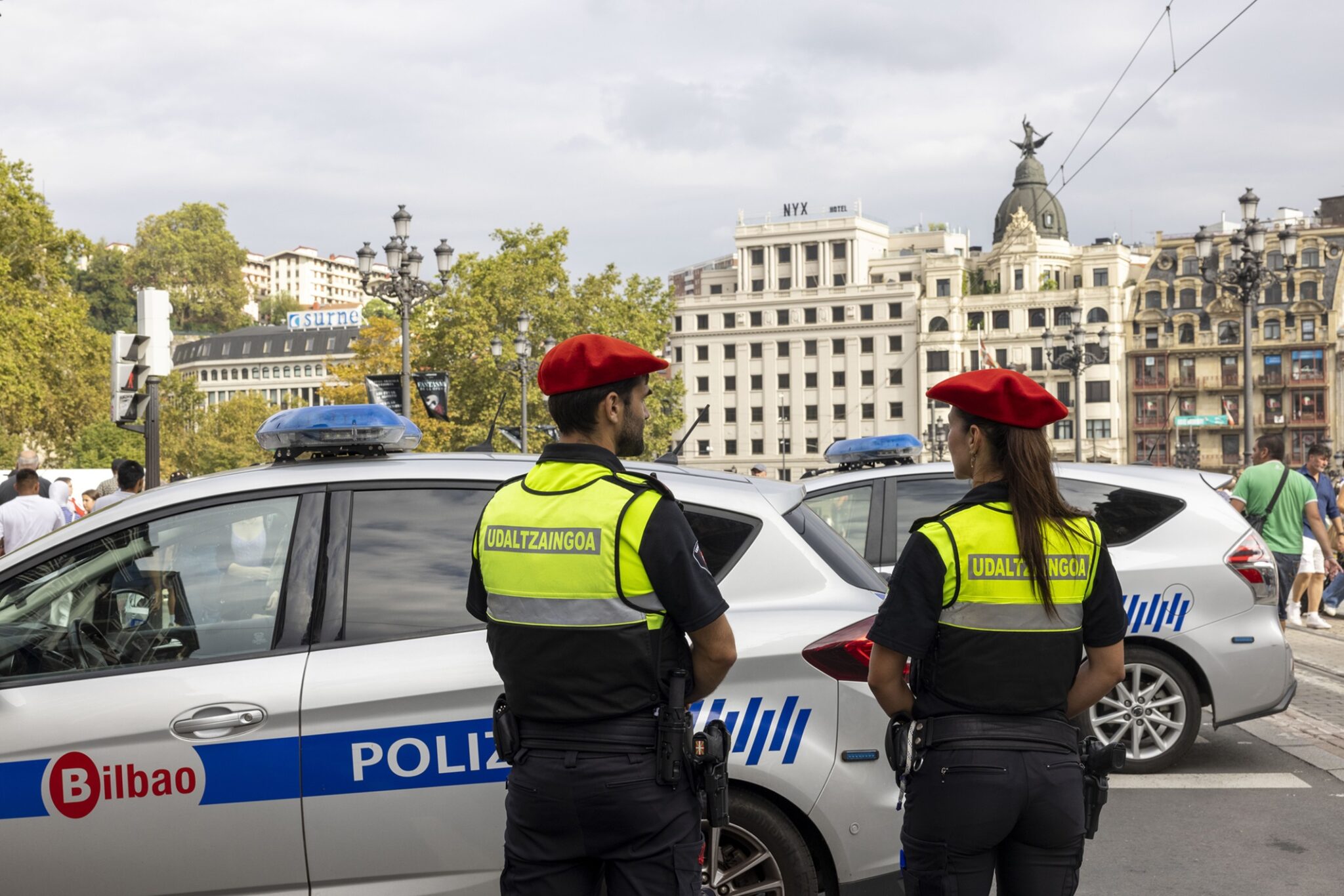 La inmigración masiva colapsa las fiestas de Bilbao: más de una hora de espera para denunciar robos de móviles en la primera noche