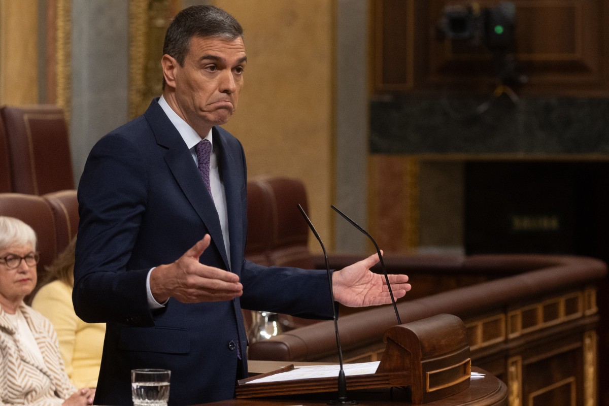 Los padres de Sánchez en La Mareta, con camareros, escolta y coche oficial, mientras 10.000 inmigrantes ilegales colapsan Ceuta