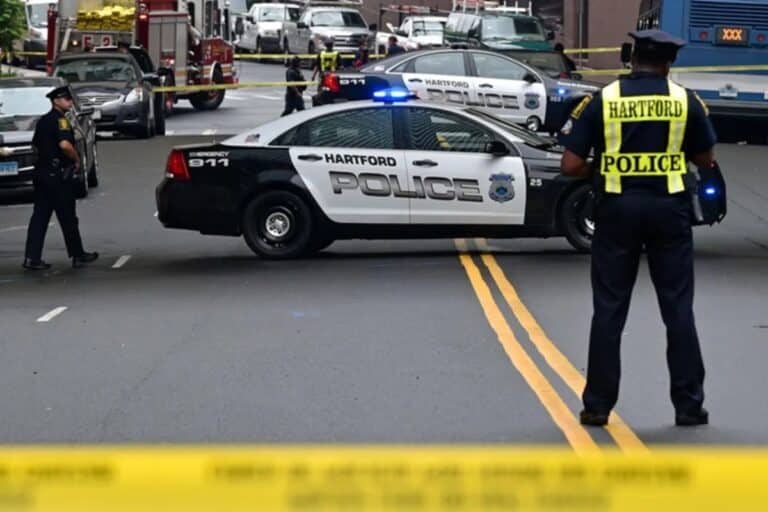 Acusan a una inmigrante ilegal de matar a un policía y a su pareja en Connecticut (EEUU) tras conducir bajo los efectos del alcohol y las drogas