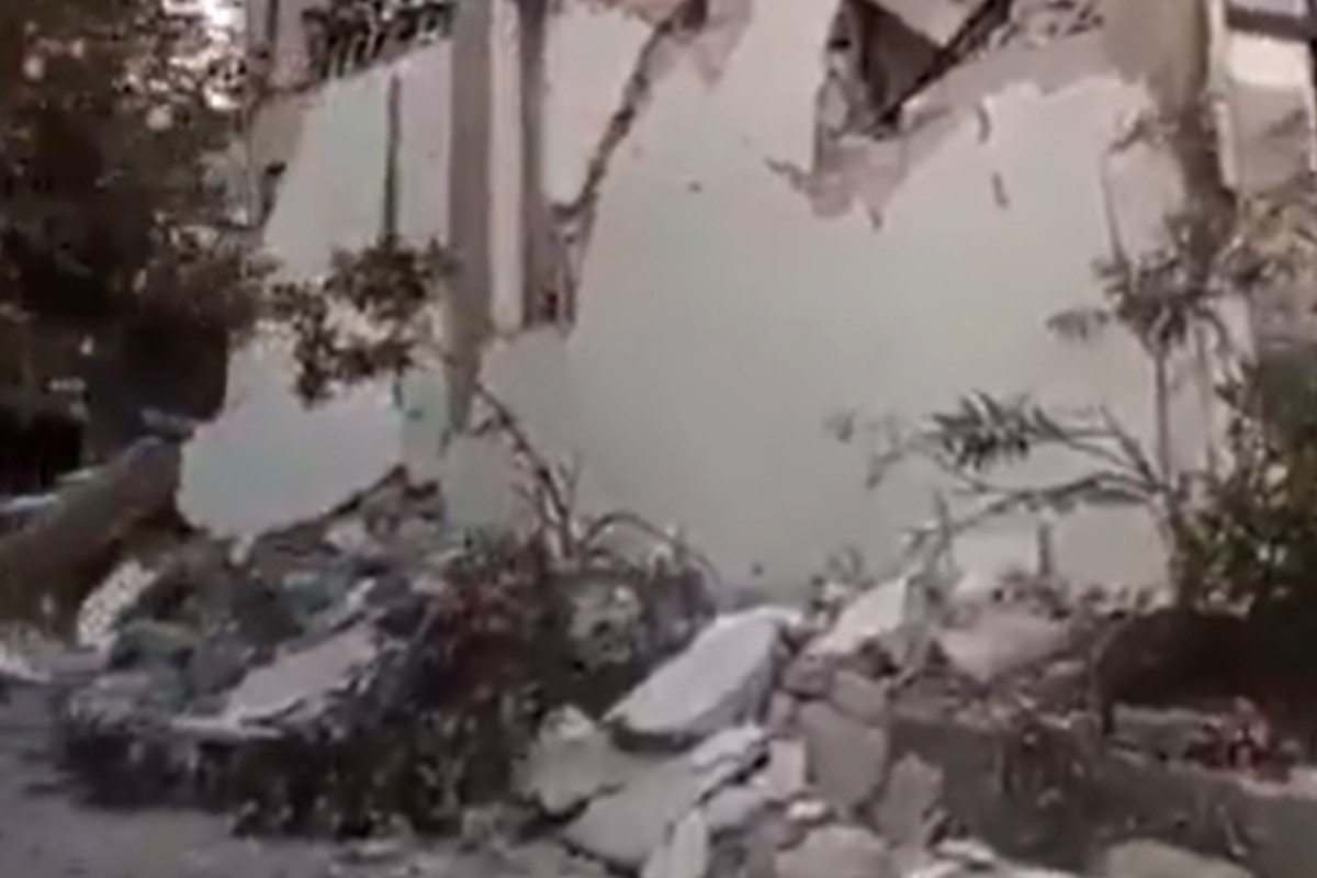 Al menos 14 muertos en Indonesia tras un terremoto de magnitud 7,7 en la isla de Flores