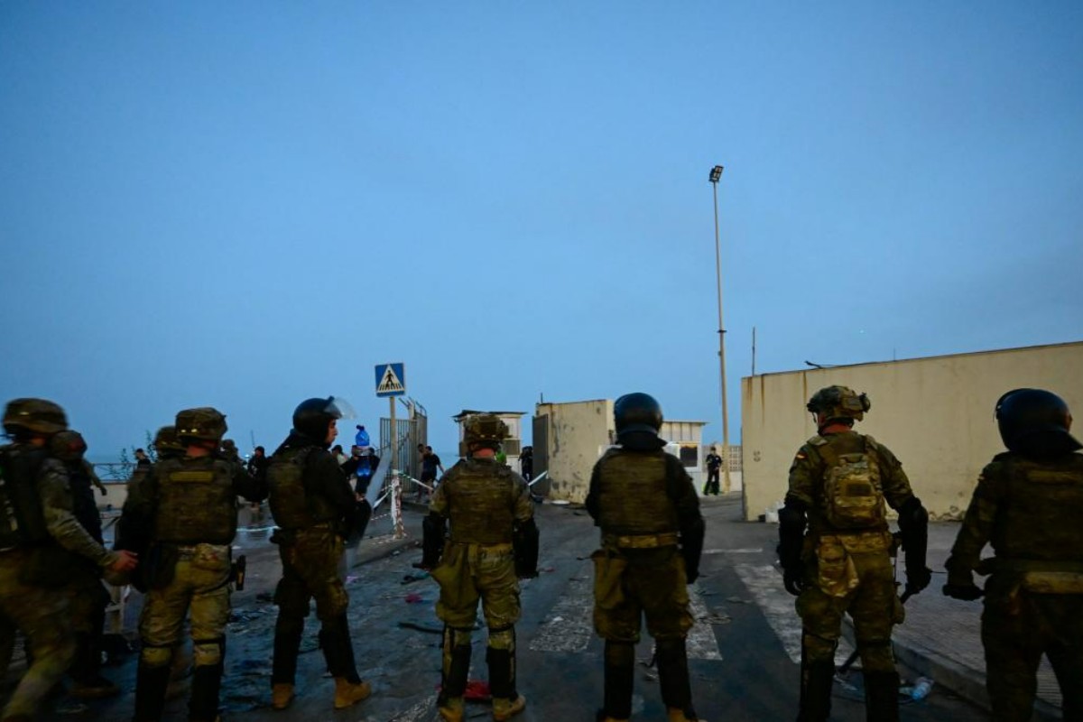 Lonchas de mortadela, un bollo de pan, una lata de atún… la comida de los militares en Ceuta: «Es una vergüenza»