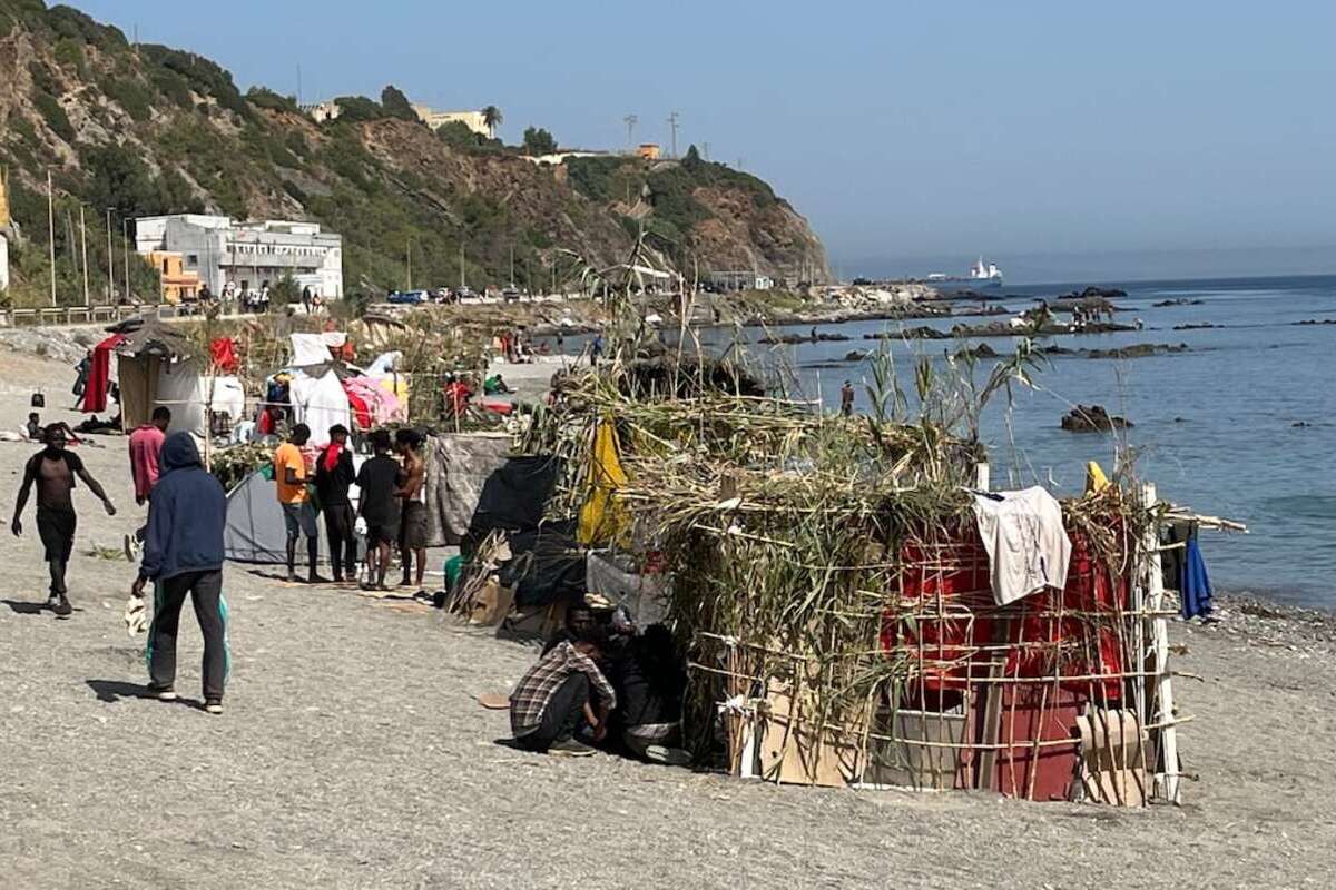 VOX exige al Gobierno de Vivas (PP) que haga cumplir la Ordenanza de Playas y desaloje a los inmigrantes ilegales del Trampolín