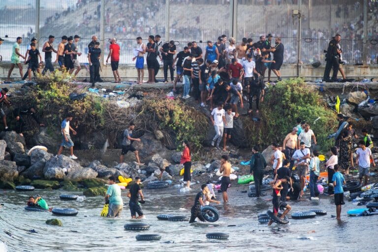 El Hospital Universitario de Ceuta habilita un ala de urgencias «para catástrofes» ante el colapso sanitario tras la invasión