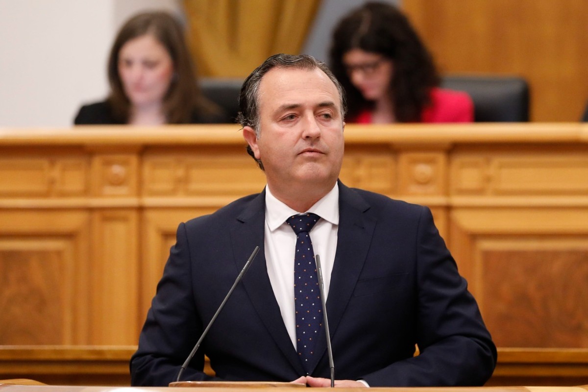 Ofensiva de VOX en las Cortes de Castilla-La Mancha contra la ‘ley de nietos’ y la «regularización» masiva: «Son una amenaza al futuro de la región»