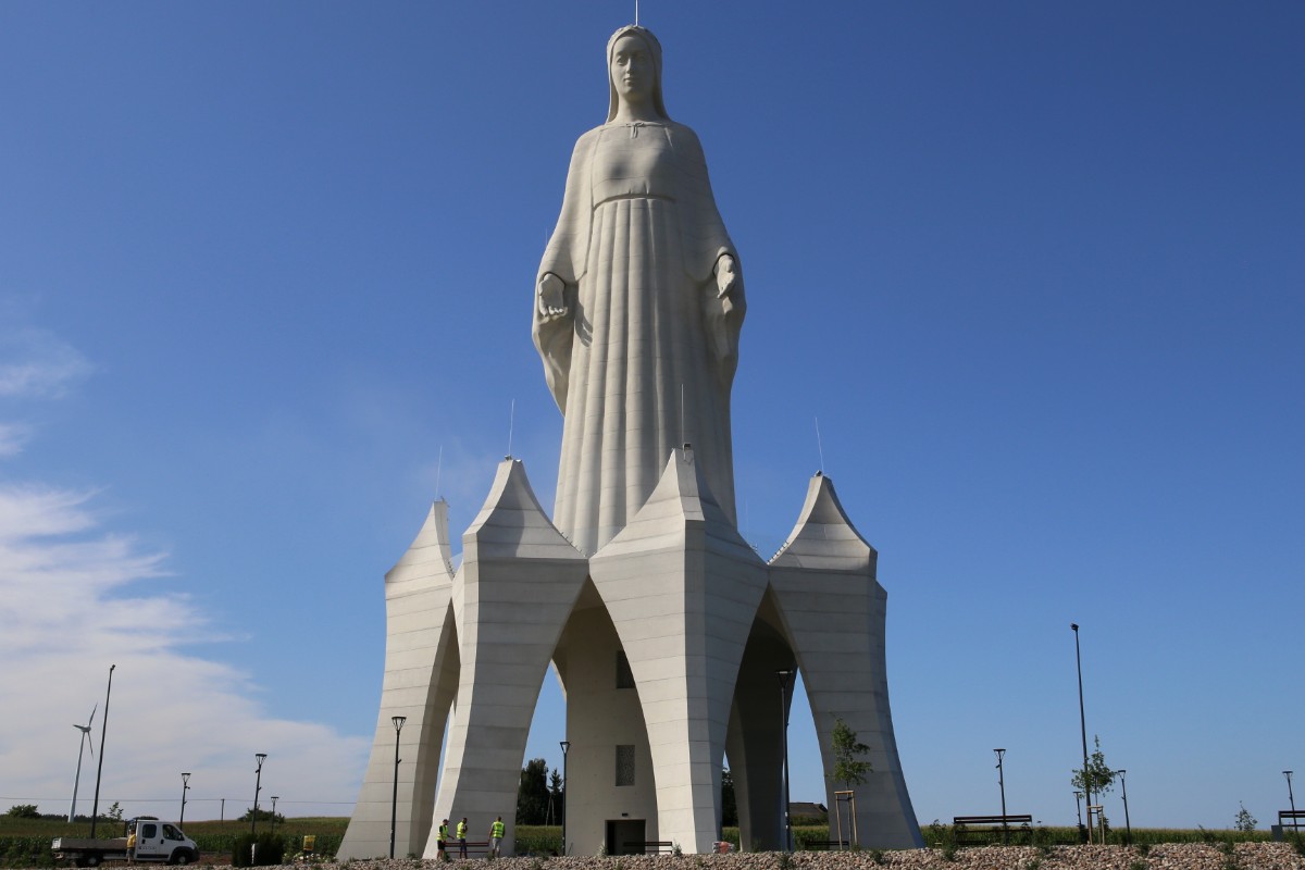 Inauguran en un pueblo de Polonia la mayor estatua de la Virgen María de Europa con la presencia de Lech Walesa