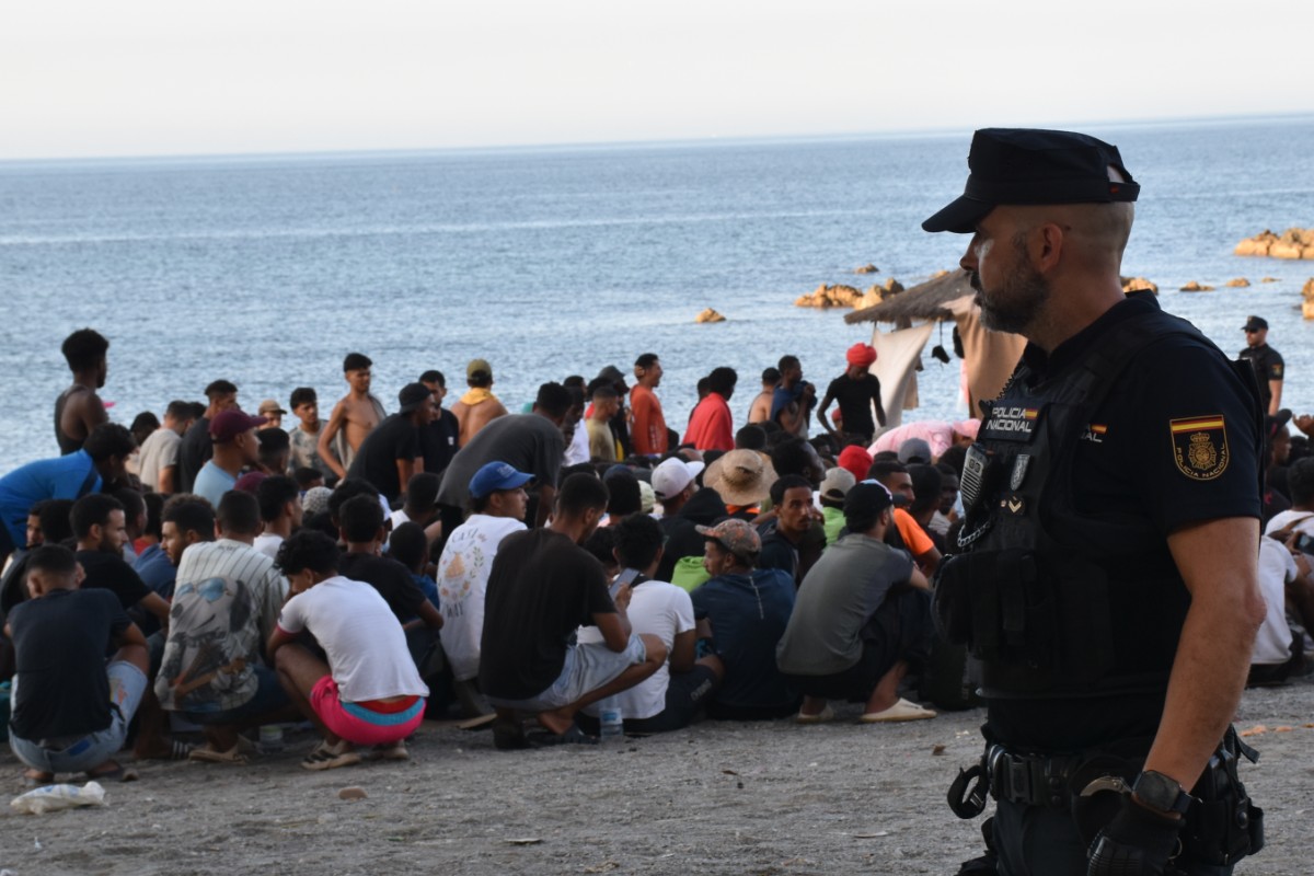 Los médicos de Ceuta alertan de una «catástrofe asistencial» y del riesgo de «enfermedades transmisibles» tras la invasión migratoria