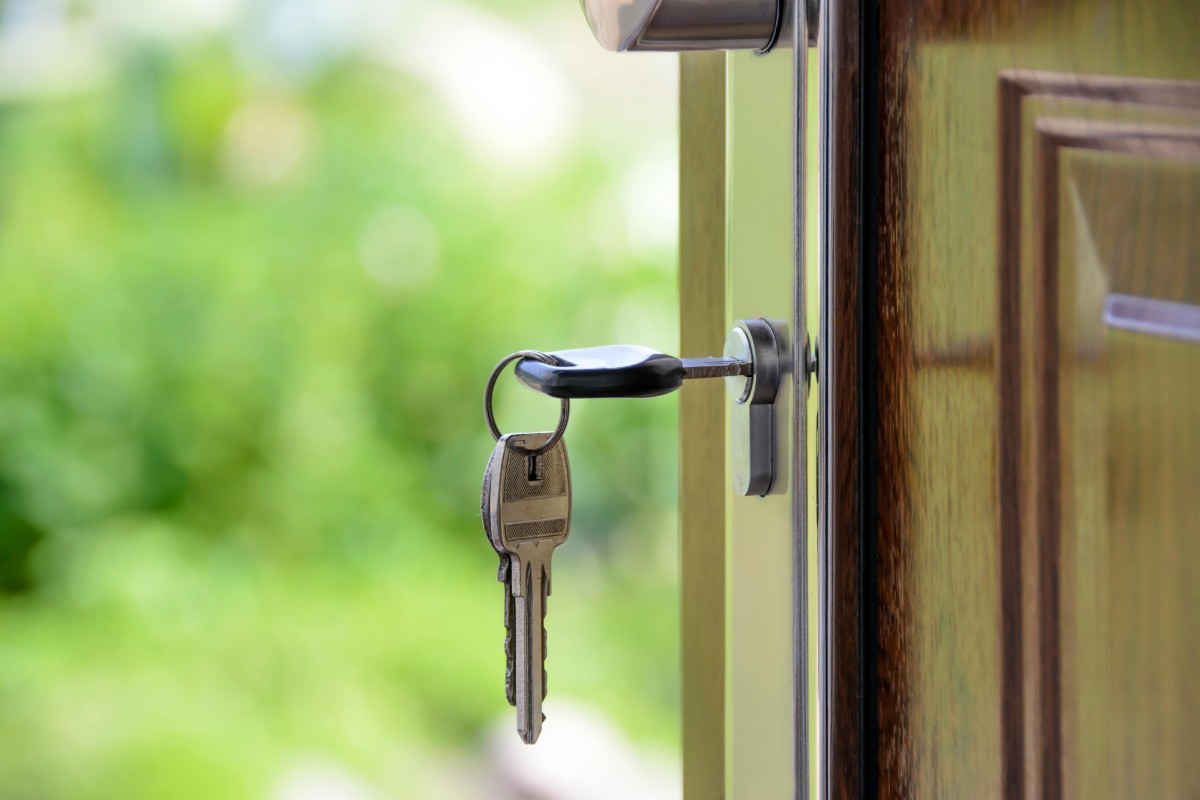 Compartir piso deja de ser la solución: una habitación cuesta ya 476 euros de media en España y Madrid supera los 620 mensuales