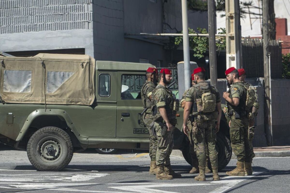 Informes de la Policía Nacional desvelan que la emboscada de decenas de inmigrantes ilegales a militares estaba planeada: «Temieron por su vida»