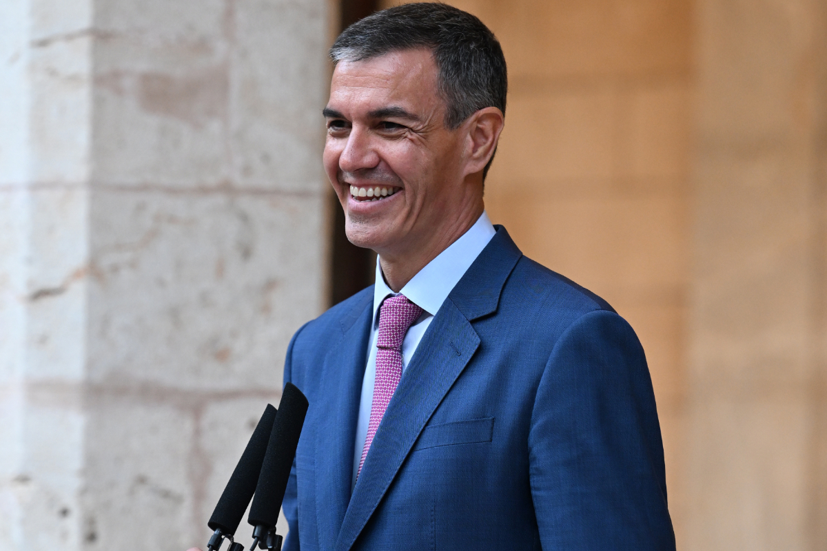 Sánchez destina casi 70 millones a atender a inmigrantes en Ceuta: el doble de las ayudas directas previstas para pymes y autónomos