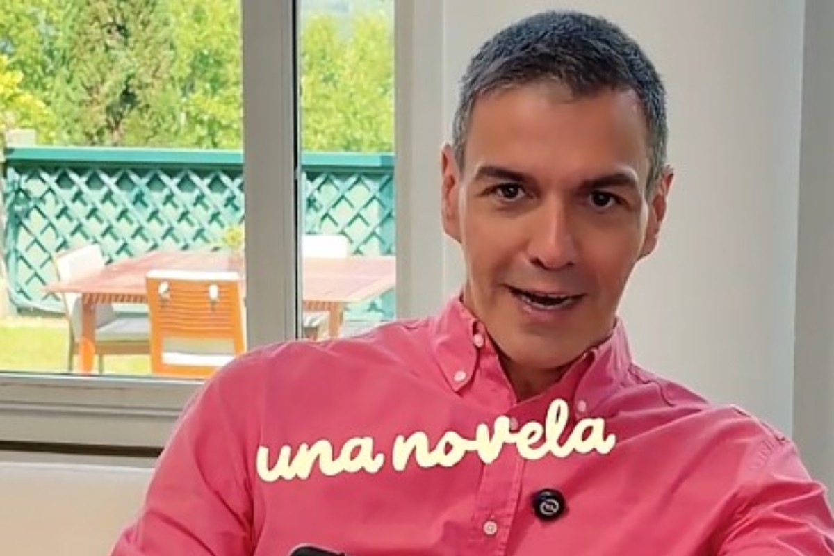 Pedro Sánchez sigue burlándose de los españoles y recomienda lecturas de verano mientras Ceuta sigue colapsada