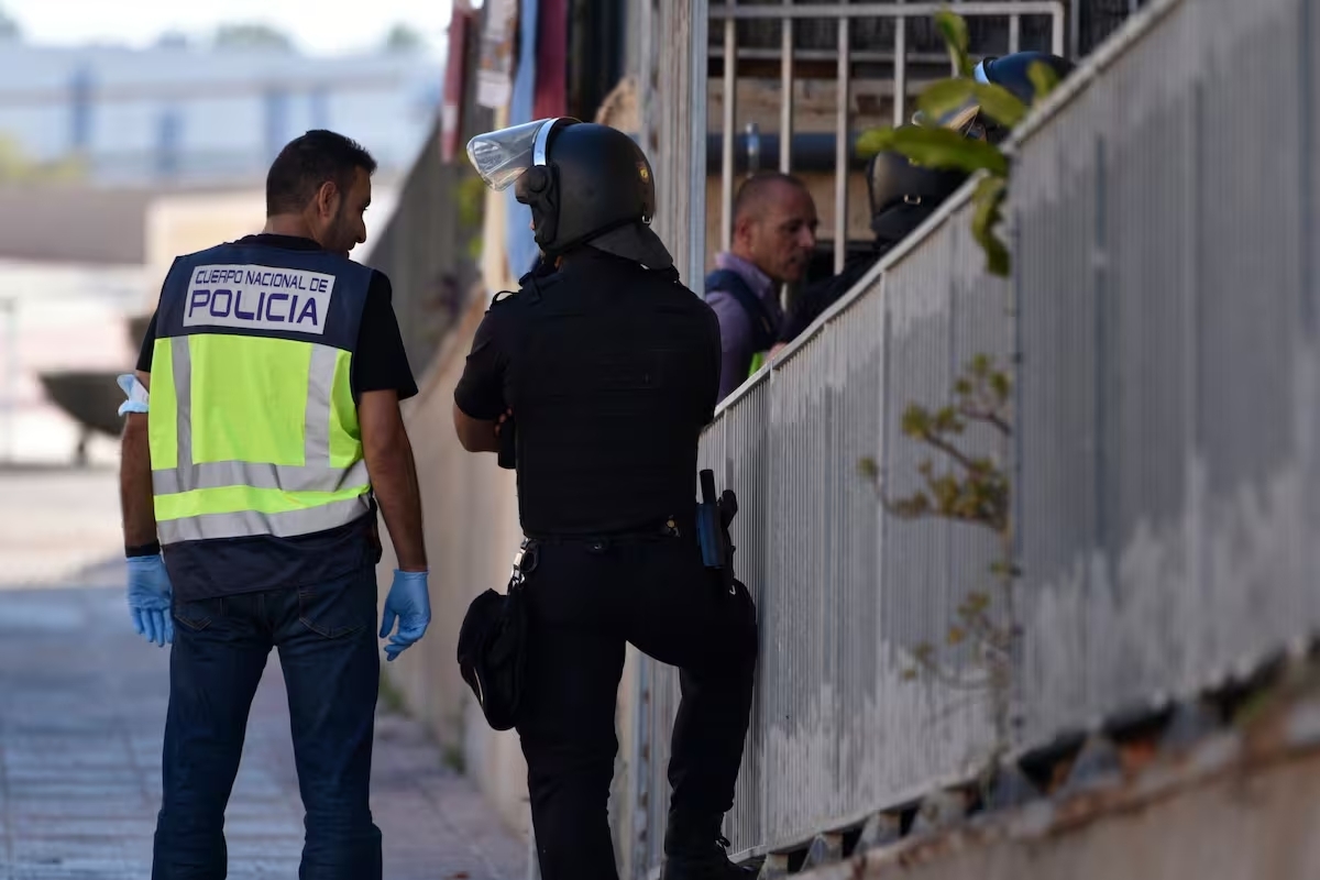Detenido un invasor marroquí por robar y amenazar a menores con un cuchillo y una pistola de perdigones en Ceuta