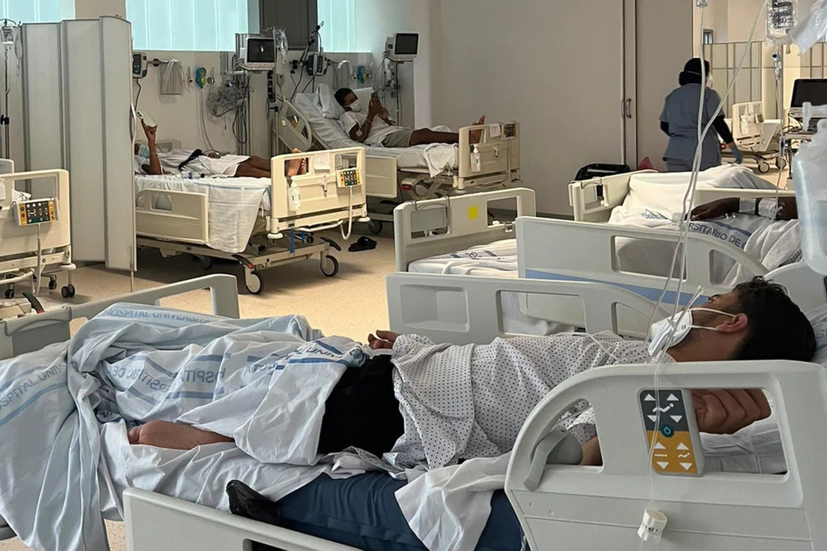 El Gobierno abandona a los médicos ceutíes tras la invasión: trabajan hasta con cólicos nefríticos y terminan las guardias llorando