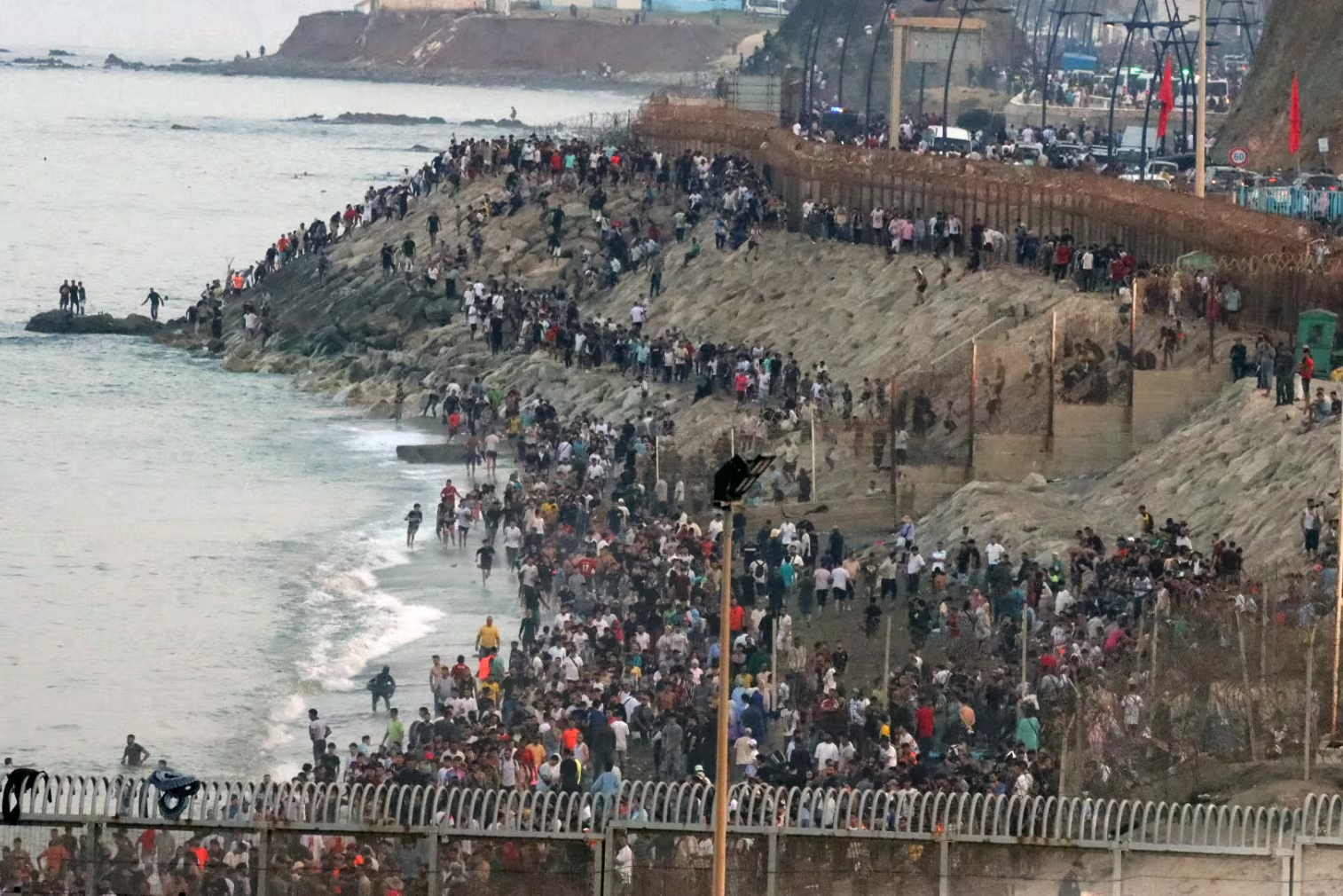 El sindicato mayoritario de la Policía Nacional desvela que el Gobierno dio «órdenes explícitas» de no actuar a los agentes que estaban en la frontera