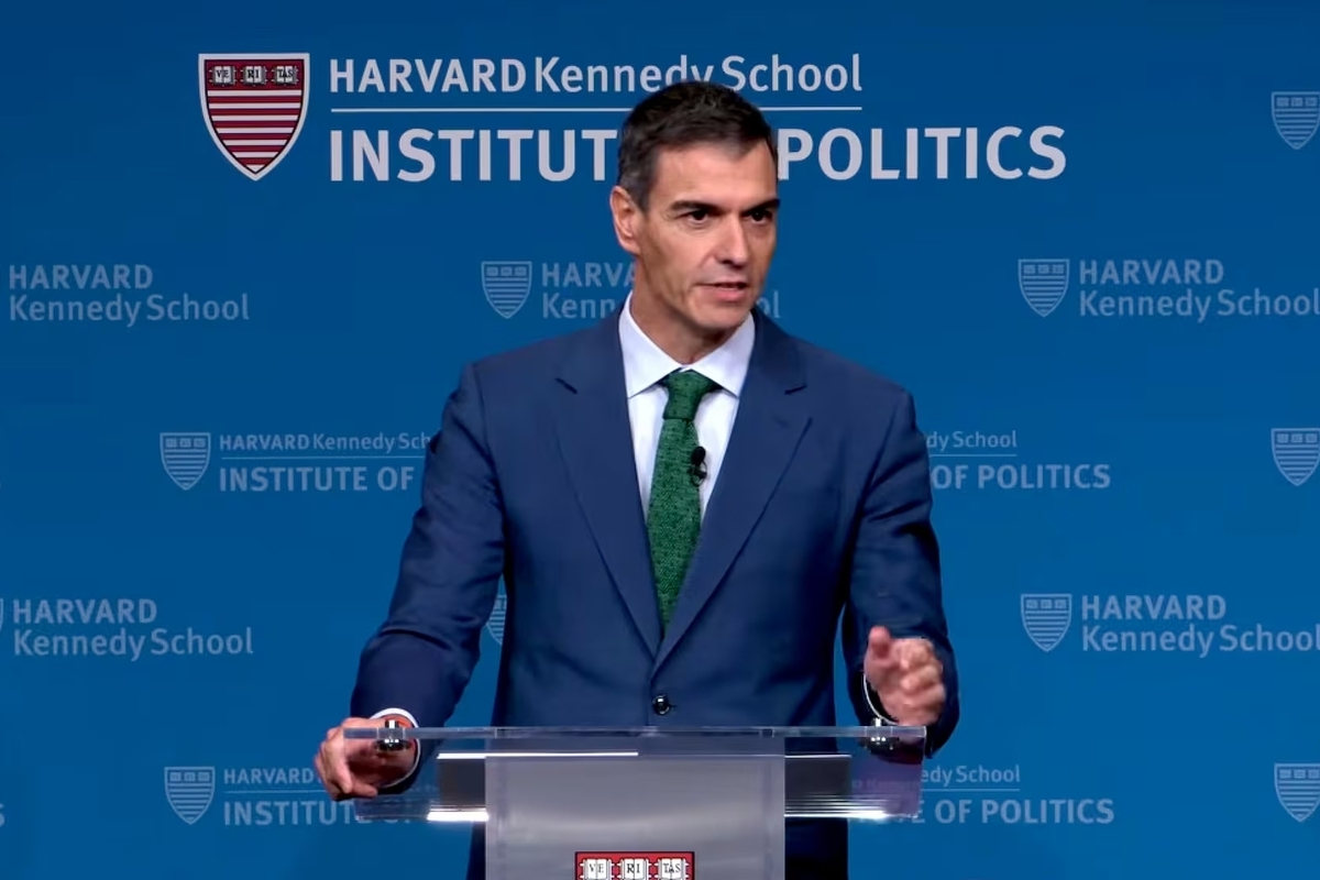 Bombazo en Harvard: Sánchez no permite preguntas a periodistas y los alumnos le interrogan sobre su corrupción, la de su familia, Zapatero y Pegasus