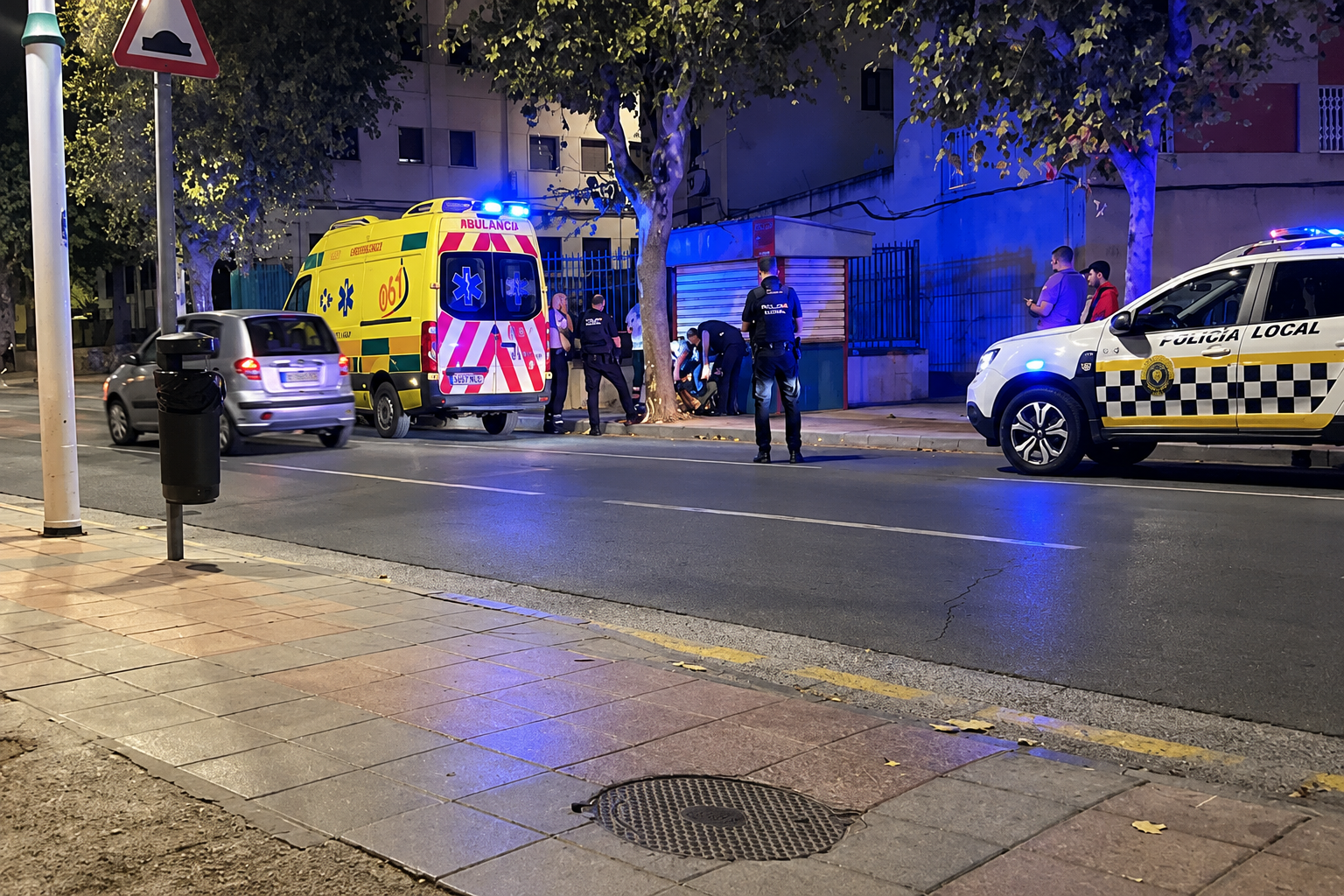 Crece la violencia en Ceuta perpetrada por los invasores: dos apuñalados, ocho detenidos y un militar con el peroné fracturado en una noche