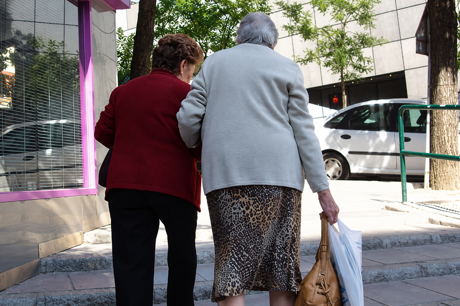 Isabel, la mujer de 91 años que sufrió la okupación de su piso por marroquíes a los que tuvo que mantener cobrando más que ella y no recibió atención mediática