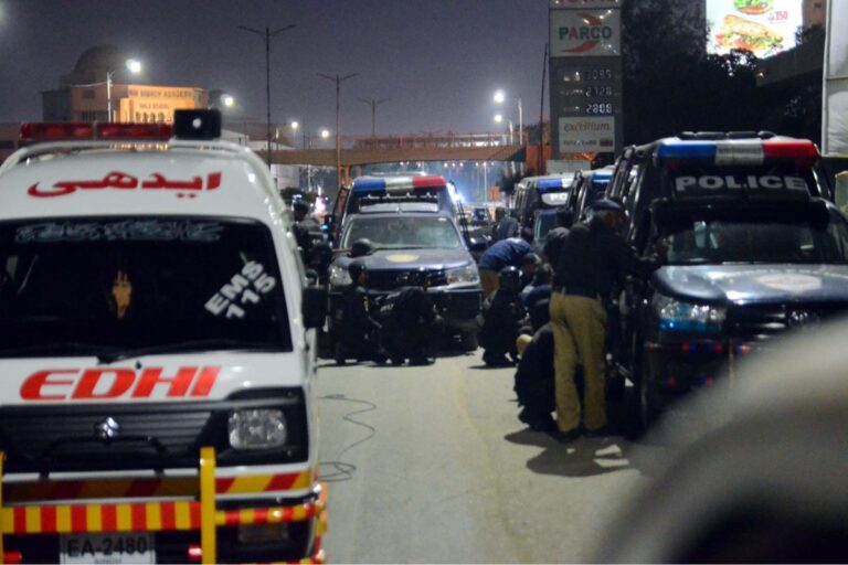 Aumentan a 15 muertos, incluido un bebé de dos años, a causa de un atentado islamista de los talibán perpetrado en el norte de Pakistán