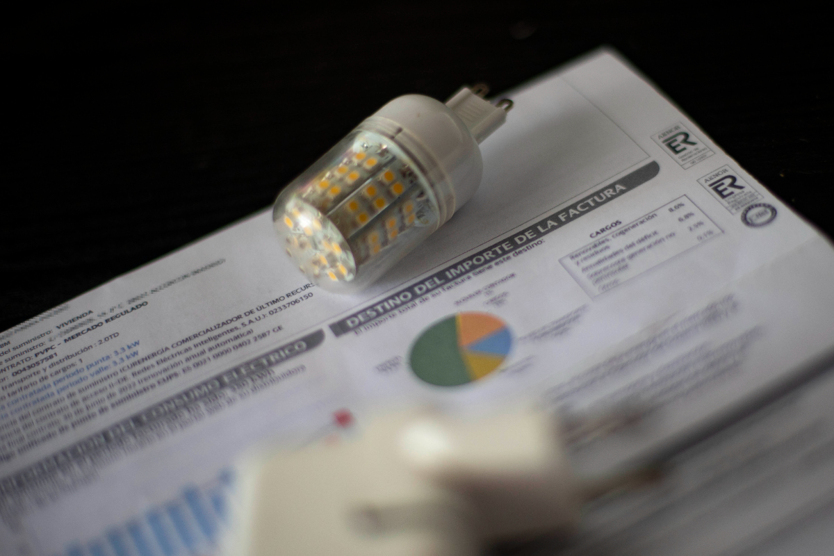 La factura de la luz se dispara un 28% y supera los 104 euros en el septiembre más caro desde 2022
