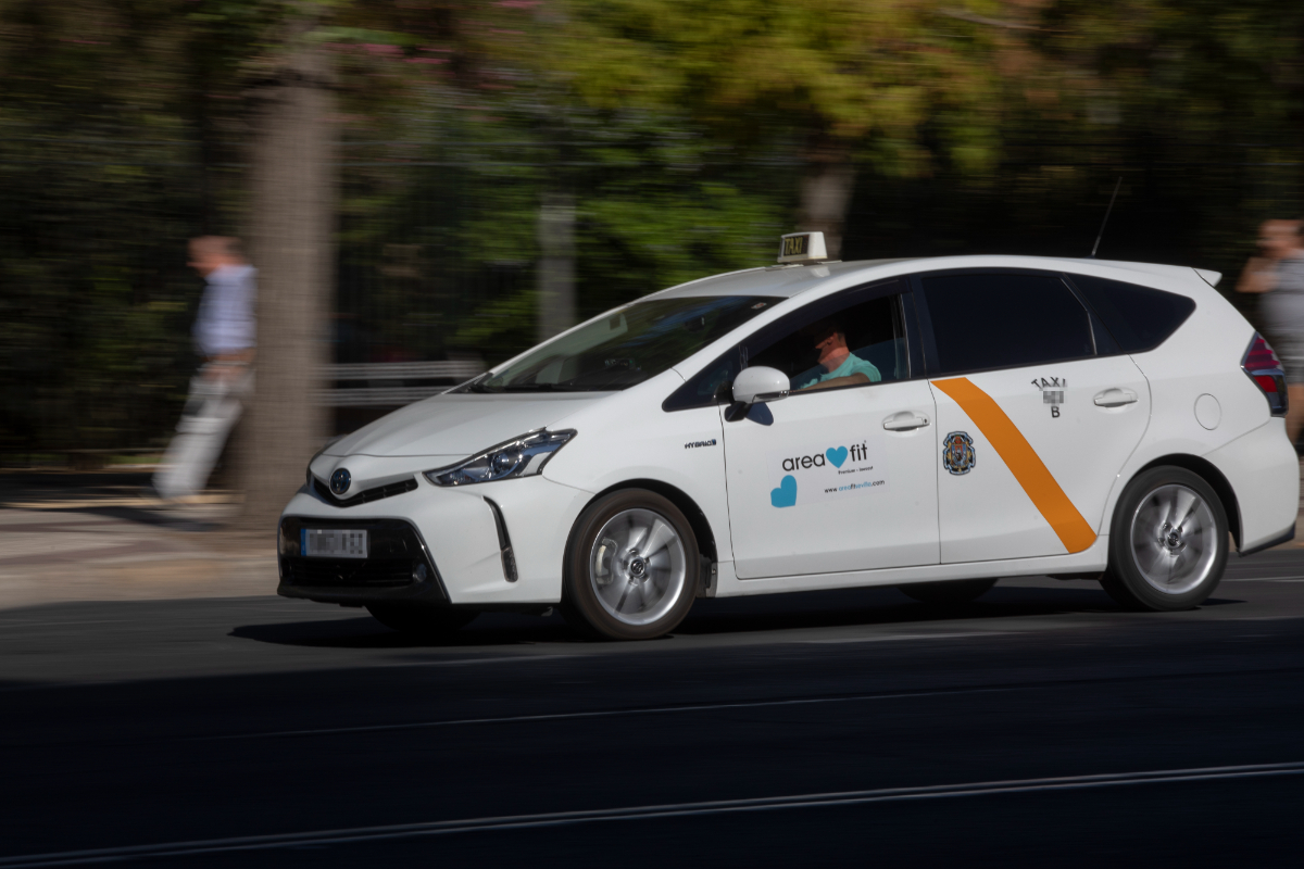 Prisión sin fianza para el inglés acusado de apuñalar 16 veces a un taxista en Sevilla