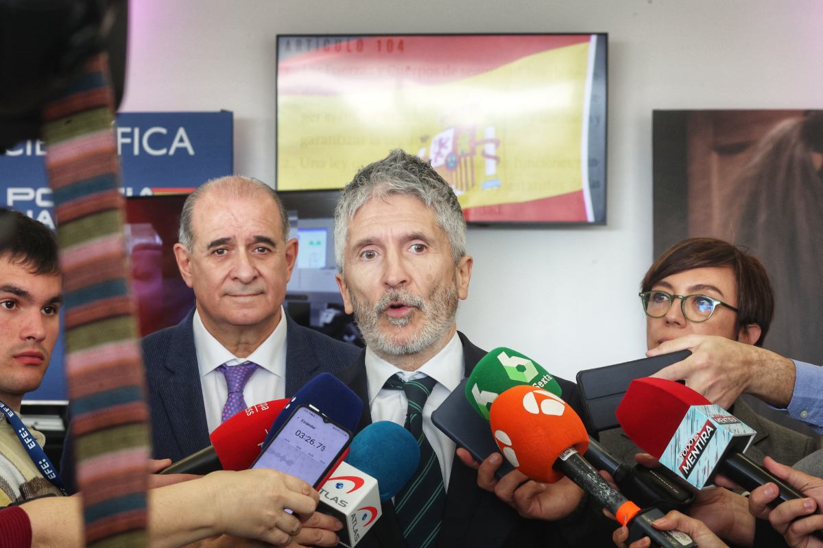 El Gobierno de Sánchez pagó 6,6 millones por vehículos para Marruecos a una empresa del antiguo grupo del director de la Policía