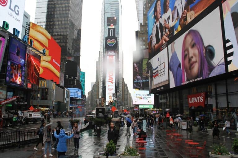 Neutralizada por la Policía una mujer que apuñaló a dos personas en Times Square (Nueva York)