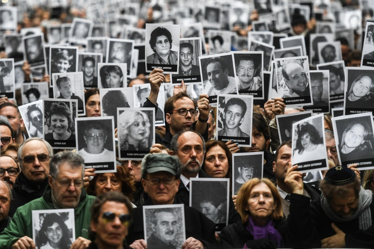 La Justicia de Argentina ordena procesar a ocho terroristas de Hezbolá por el atentado de la AMIA, ocurrido en 1994