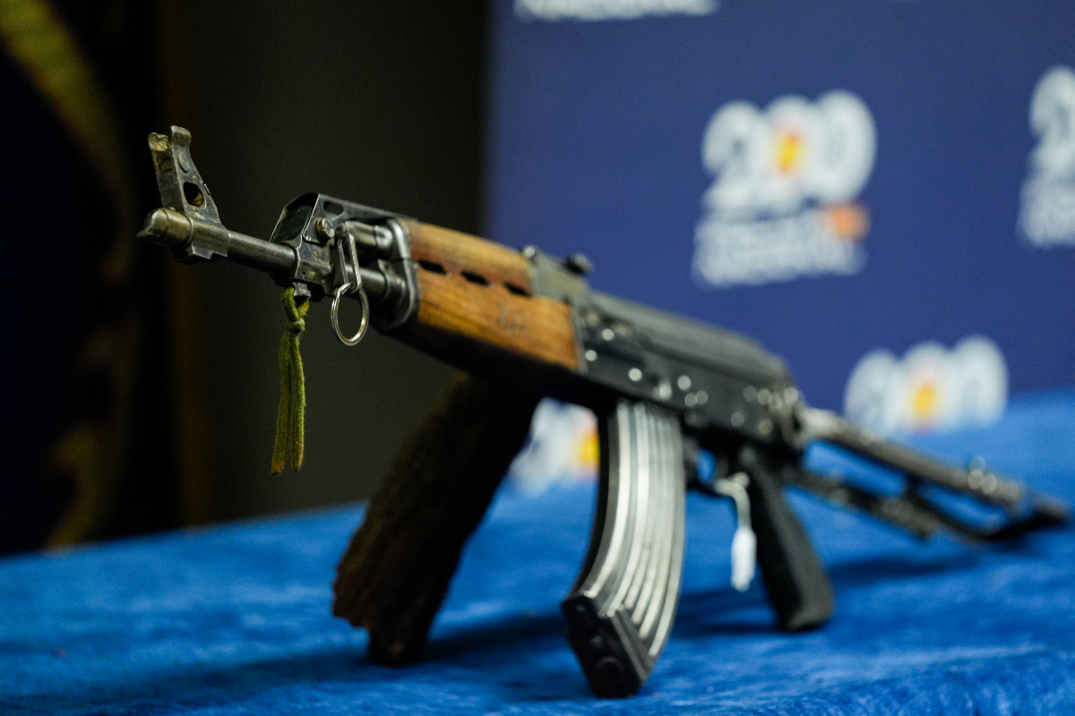 Detienen en Bruselas a un marroquí de 23 años con permiso de residencia español y un Kalashnikov cargado oculto entre ropa de bebé