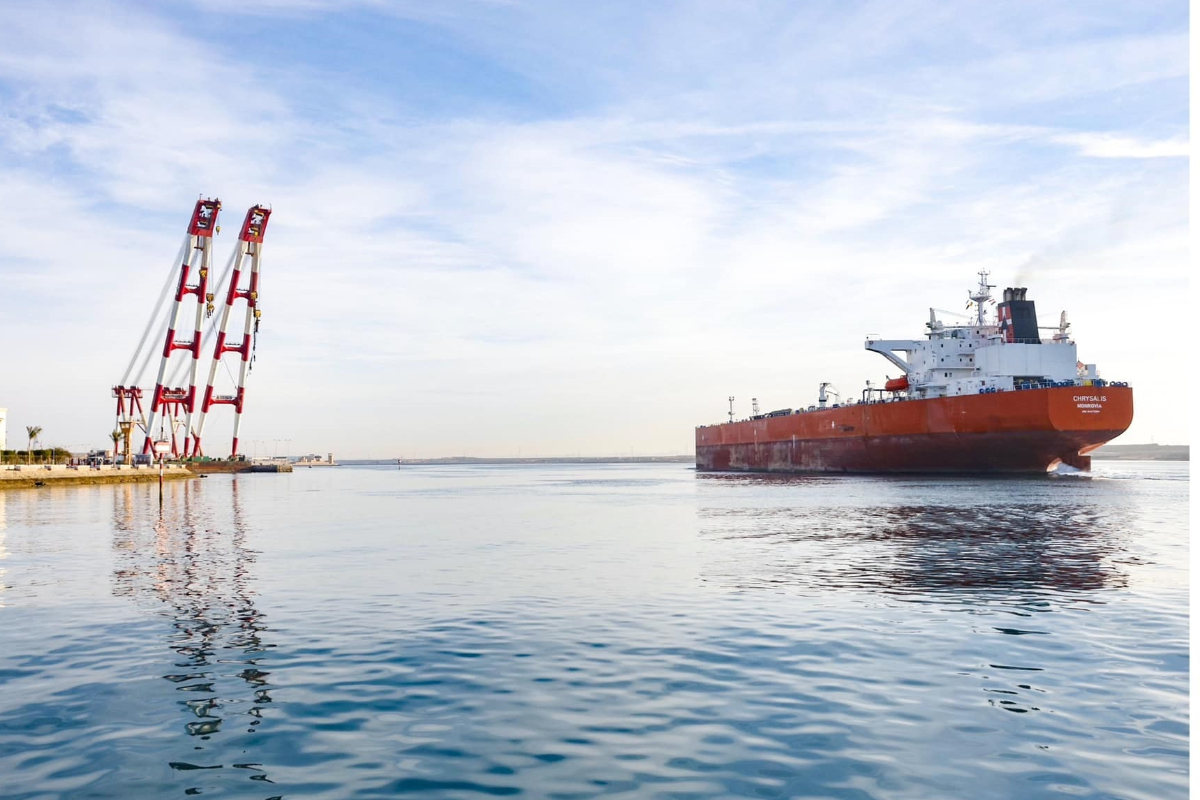El Gobierno de Meloni se harta de la «burocracia europea» y prepara una misión naval propia para proteger sus barcos en el mar Rojo