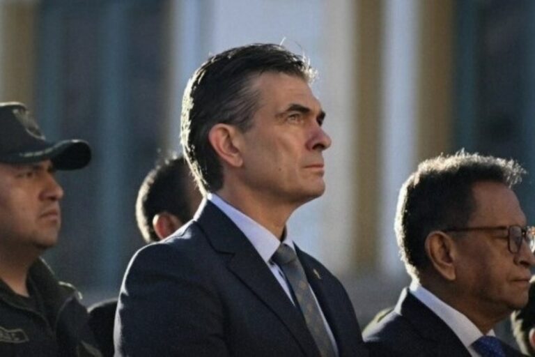 El presidente de Bolivia decreta luto nacional tras una explosión en una instalación militar que dejó ocho muertos
