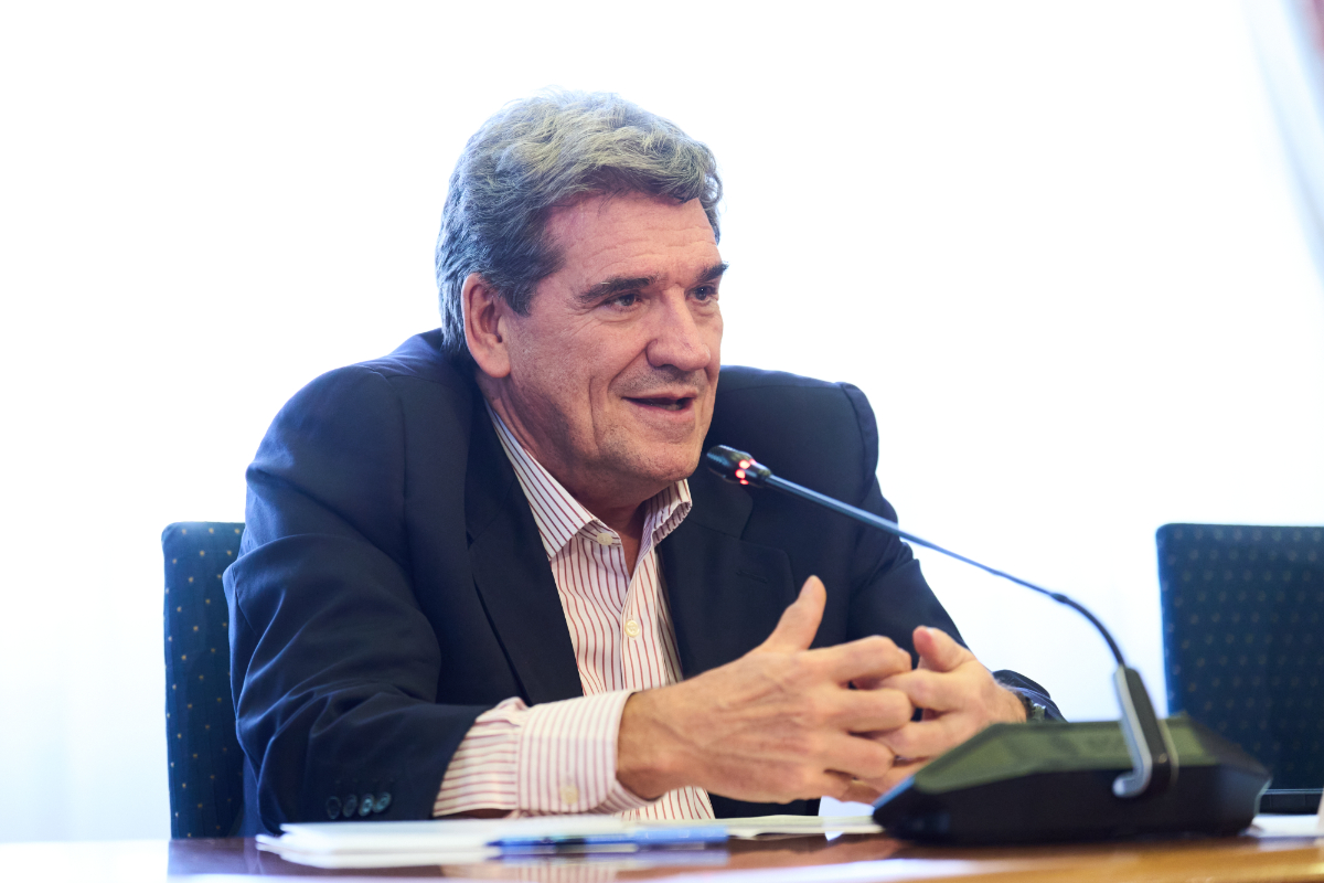 Escrivá amplía la libre designación de jefes en el Banco de España y desata críticas por politizar la entidad