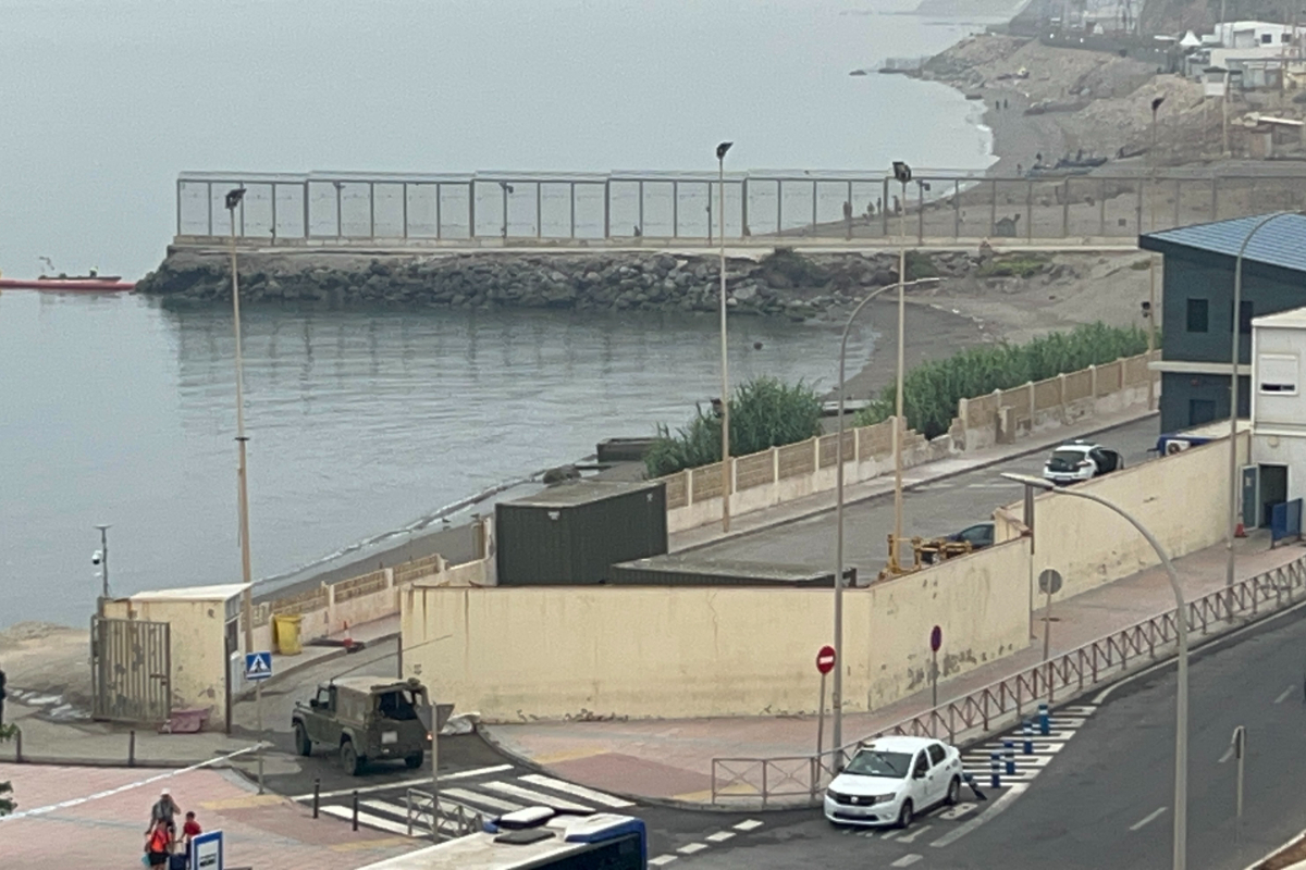 El Gobierno de Sánchez destina sólo 65.000 euros a reforzar la valla de Ceuta tras la invasión