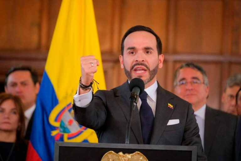 De la Espriella decreta el fin de la ‘paz total’, la política implementada por el izquierdista Petro para blanquear grupos narcoterroristas en Colombia