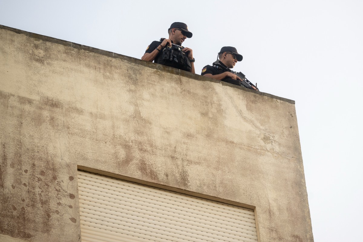 Interior mantiene a la Policía sin un protocolo de actuación seis semanas después de la invasión de Ceuta
