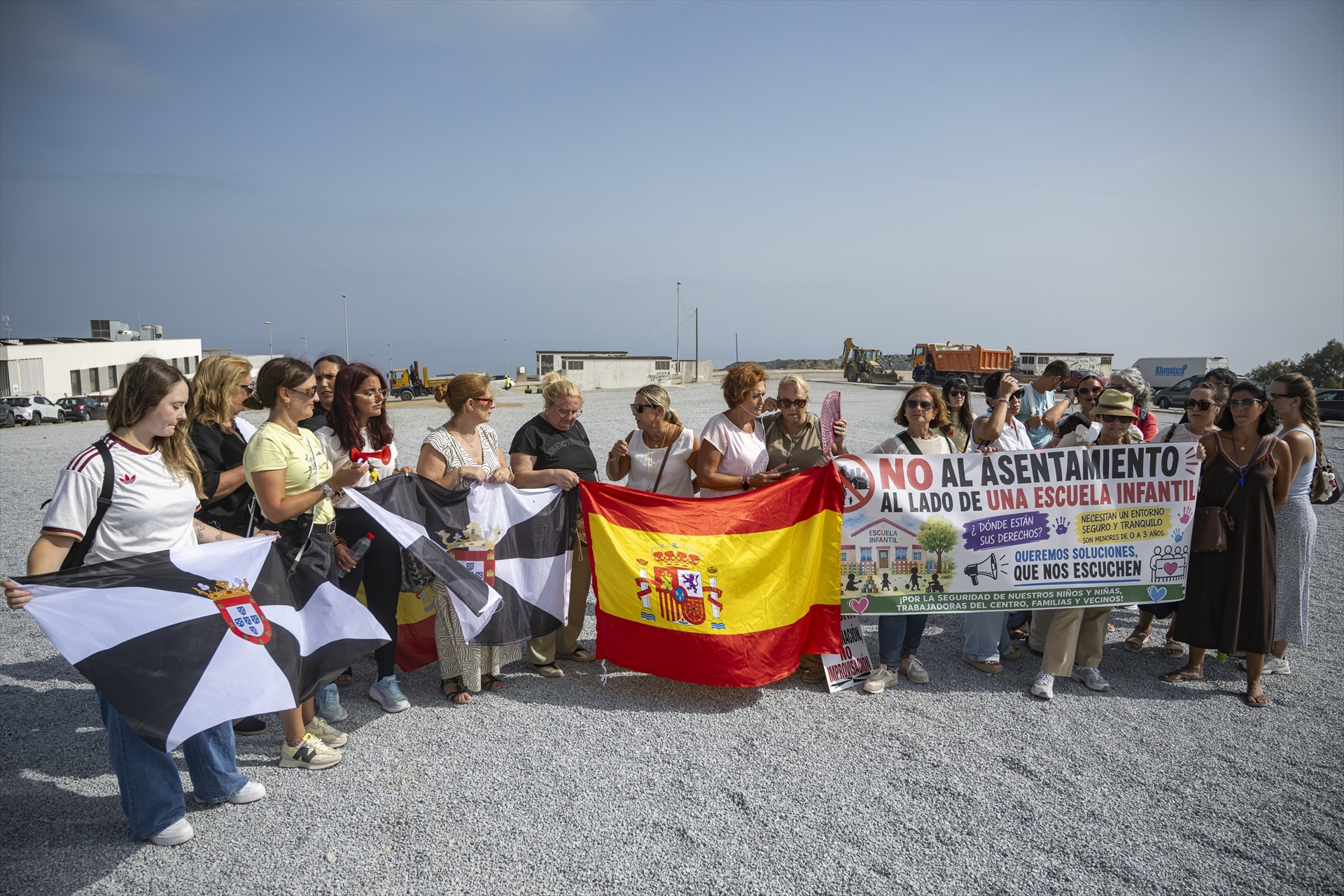 Las protestas de los vecinos frenan la instalación de un centro de acogida para inmigrantes ilegales frente a una escuela infantil de Ceuta