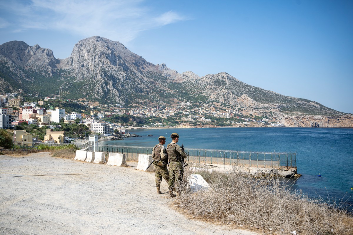 El Ejército refuerza los peñones españoles ante el riesgo de un asalto marroquí «inminente»