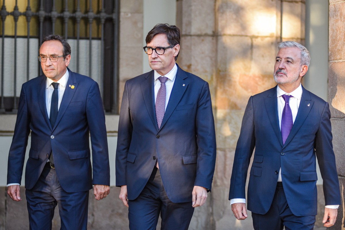 El Ayuntamiento de Barcelona perseguirá a los comercios que no usen el catalán y atribuye los incumplimientos a la inmigración