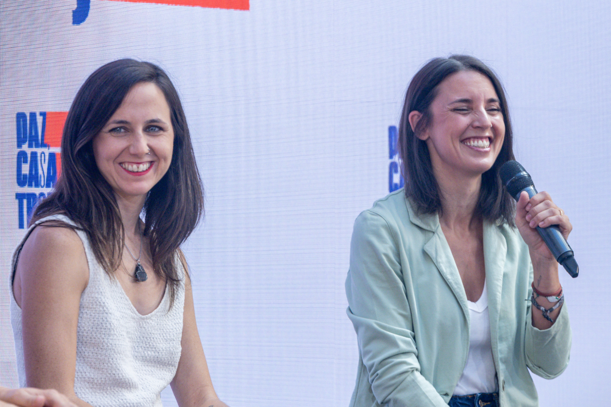 Irene Montero se encara a la Policía al grito de «soy eurodiputada» y un agente la calla: «Es ciudadana como el resto»