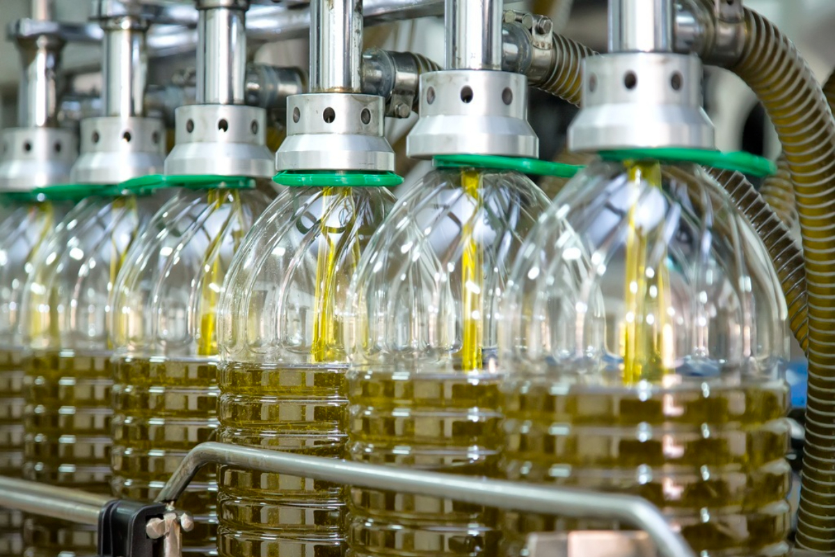 Túnez y Marruecos disparan un 142% sus ventas de aceite de oliva a España en sólo un año mientras la producción nacional se desploma