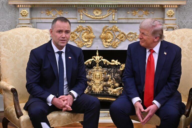 Trump reivindica su relación con el presidente patriota Nawrocki e informa de «avances importantes» en una base militar estadounidense en Polonia